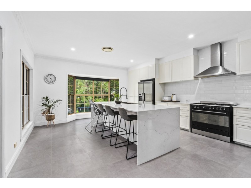 8 Winderadeen Court, Nerang QLD 4211