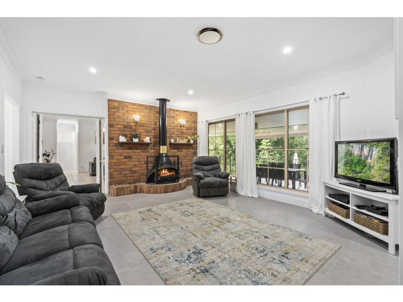 8 Winderadeen Court, Nerang QLD 4211