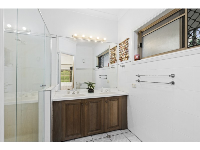 8 Winderadeen Court, Nerang QLD 4211