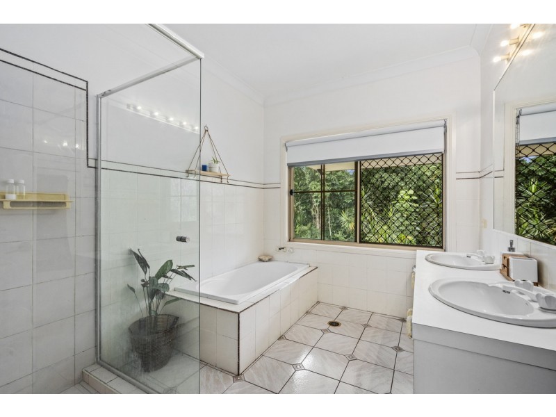 8 Winderadeen Court, Nerang QLD 4211