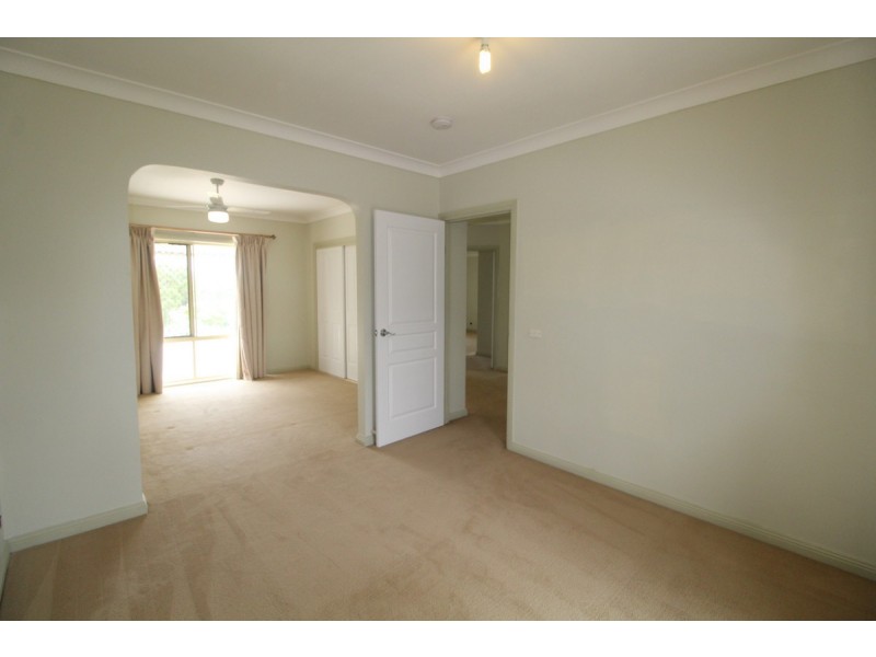18 Guthrie Parade, Carrara QLD 4211