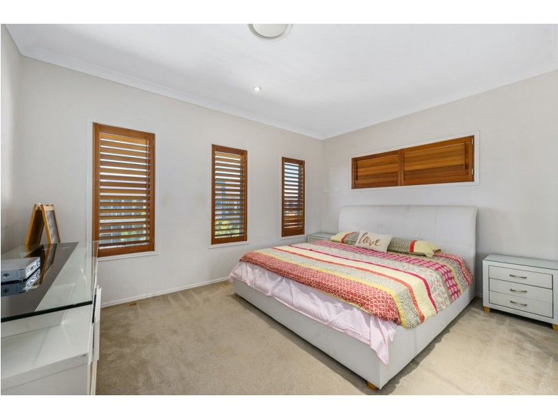 1 Jurien Crescent, Varsity Lakes QLD 4227