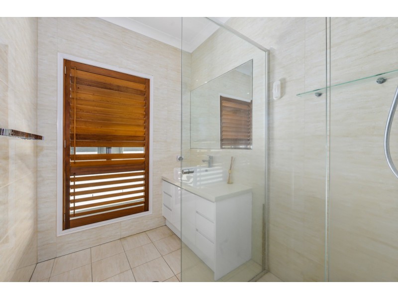 1 Jurien Crescent, Varsity Lakes QLD 4227