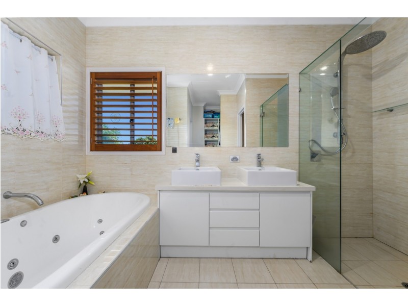 1 Jurien Crescent, Varsity Lakes QLD 4227