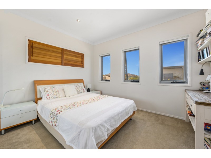 1 Jurien Crescent, Varsity Lakes QLD 4227