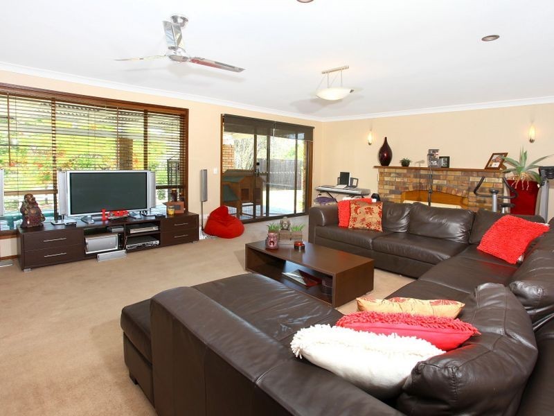19 Nerang River Drive, Nerang QLD 4211