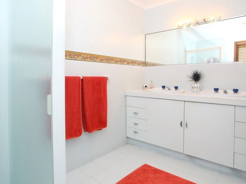 19 Nerang River Drive, Nerang QLD 4211