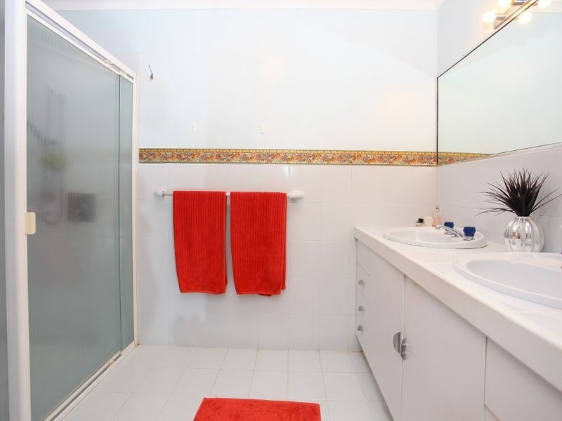 19 Nerang River Drive, Nerang QLD 4211