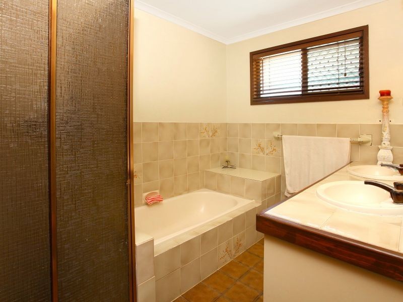 19 Nerang River Drive, Nerang QLD 4211
