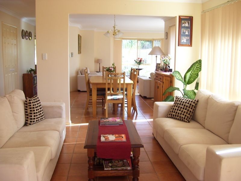 5 Regal Court, Highland Park QLD 4211