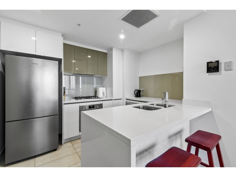 2005/2 Como Crescent, Southport QLD 4215