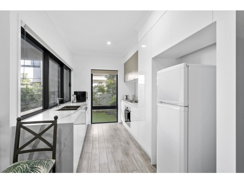 7/33 Sickle Avenue, Hope Island QLD 4212