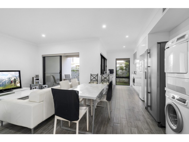 7/33 Sickle Avenue, Hope Island QLD 4212