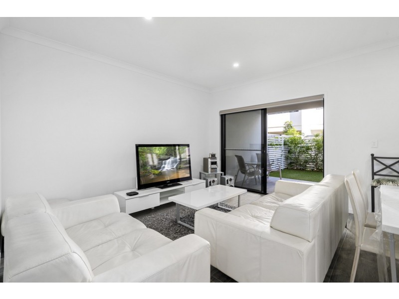 7/33 Sickle Avenue, Hope Island QLD 4212