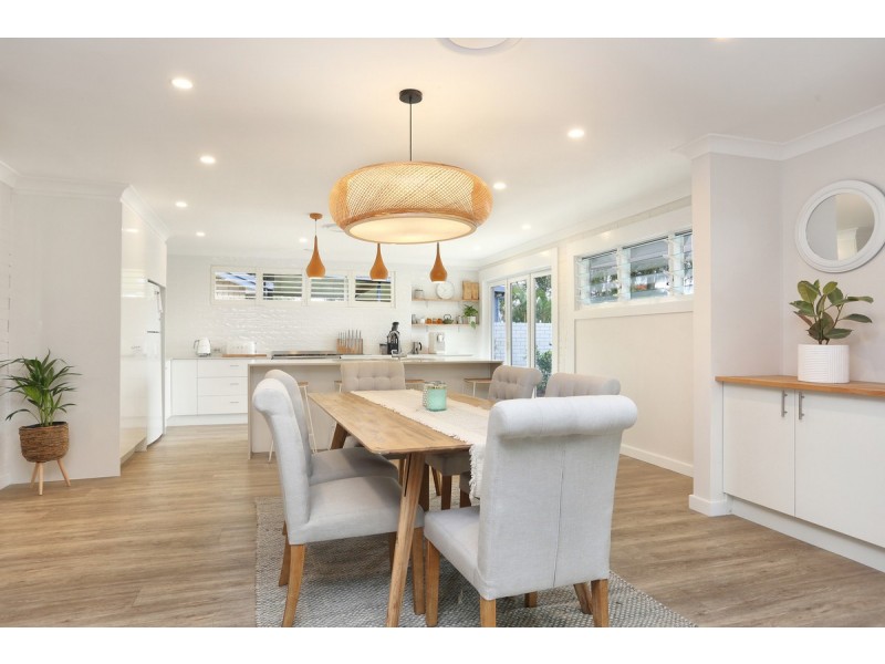 17 Wewak Avenue, Runaway Bay QLD 4216