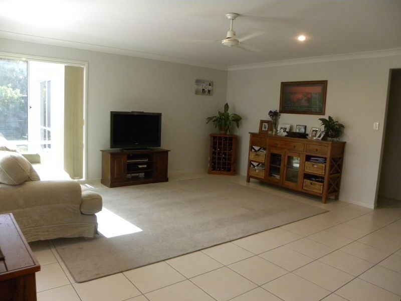 8 Kelsey Circuit, Nerang QLD 4211