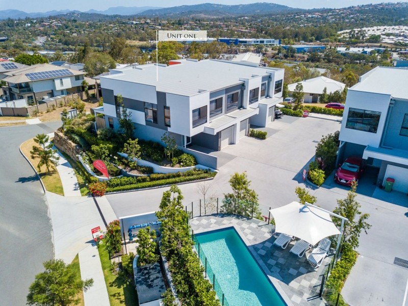 1/34 John Francis Drive, Carrara QLD 4211