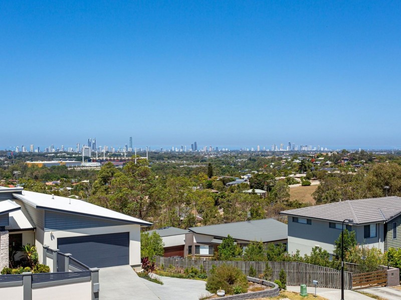 1/34 John Francis Drive, Carrara QLD 4211