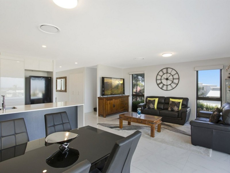 1/34 John Francis Drive, Carrara QLD 4211