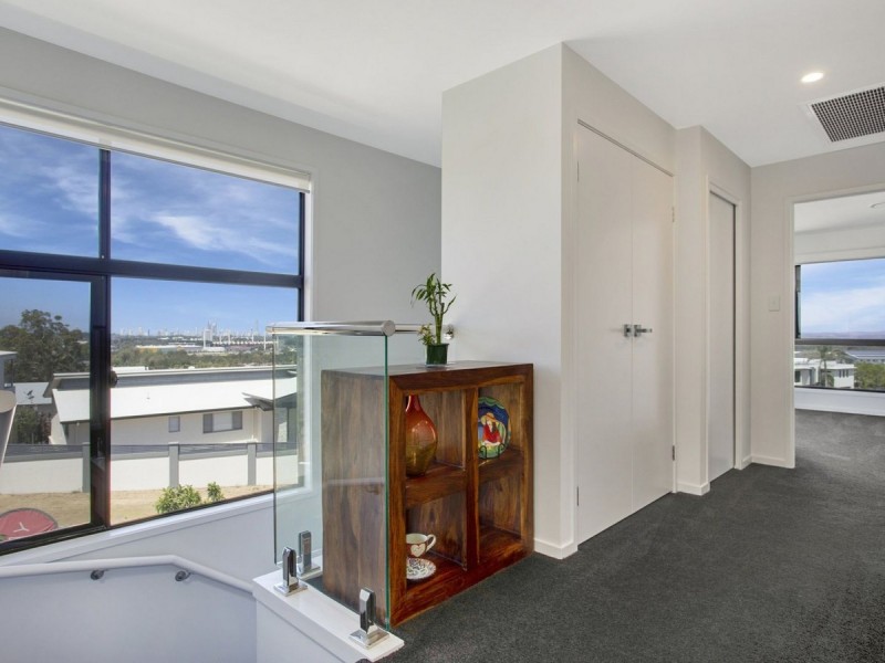 1/34 John Francis Drive, Carrara QLD 4211