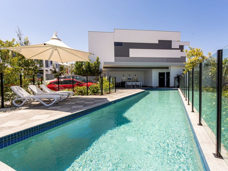 1/34 John Francis Drive, Carrara QLD 4211