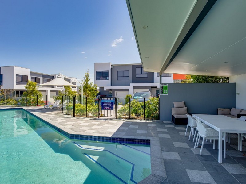 1/34 John Francis Drive, Carrara QLD 4211