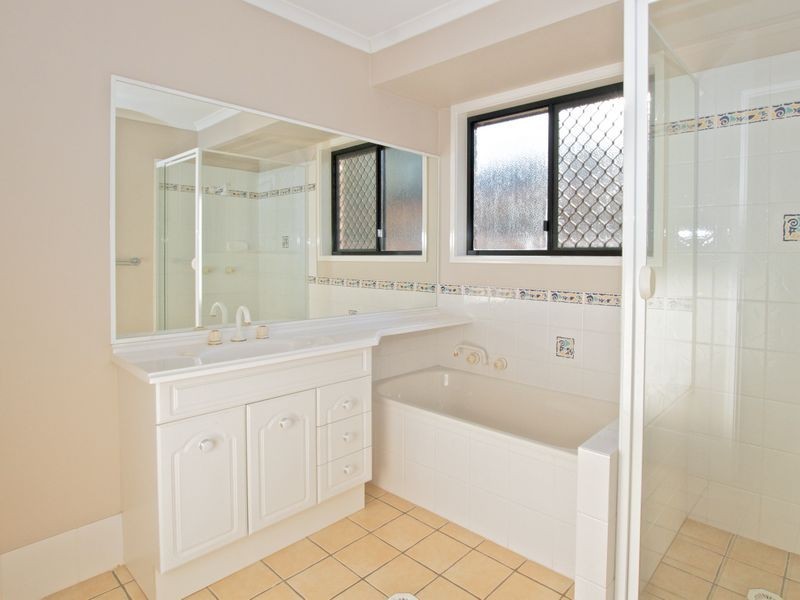 24 Greenbank Circuit, Carrara QLD 4211