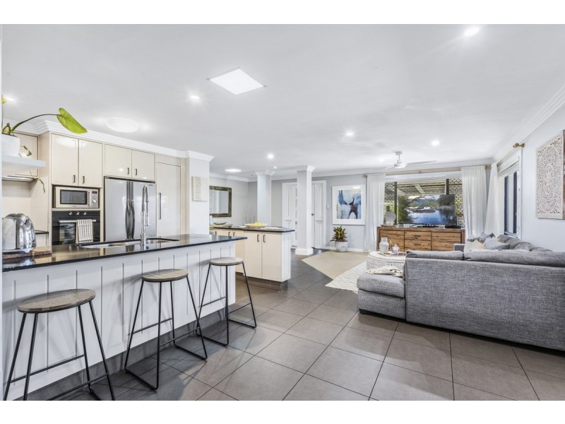 8 Pilbara Place, Worongary QLD 4213