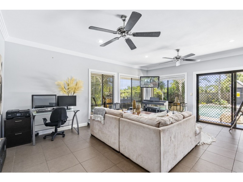 8 Pilbara Place, Worongary QLD 4213