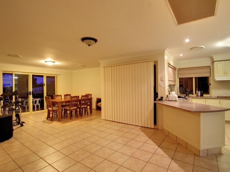 16 Quigan Terrace, Highland Park QLD 4211