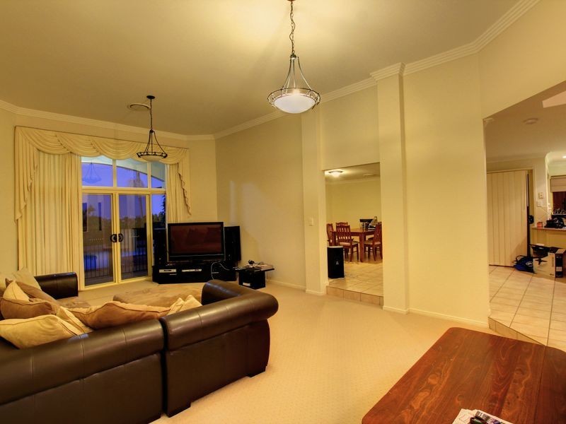 16 Quigan Terrace, Highland Park QLD 4211