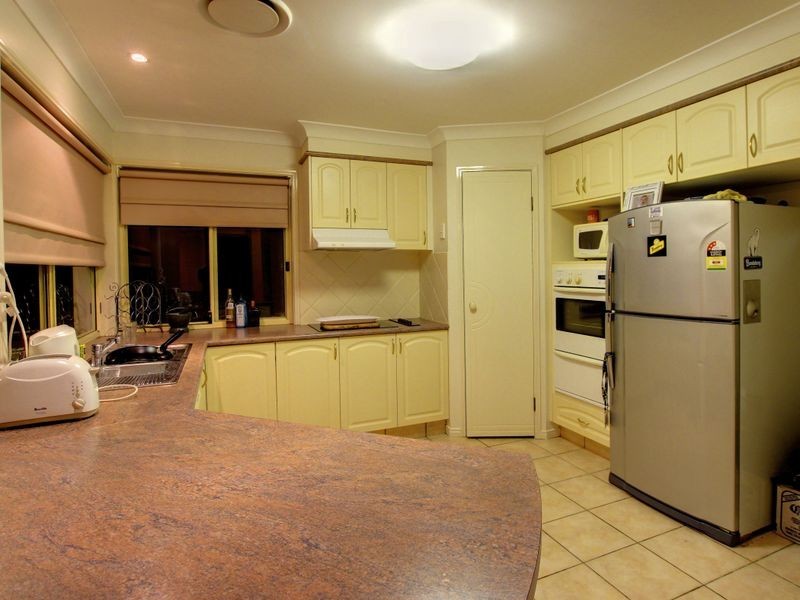 16 Quigan Terrace, Highland Park QLD 4211