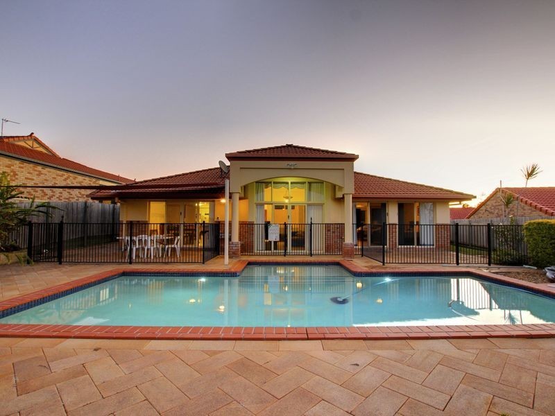 16 Quigan Terrace, Highland Park QLD 4211