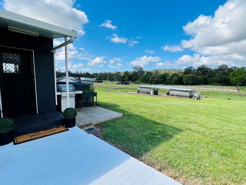 42 Equestrian Drive, Maudsland QLD 4210