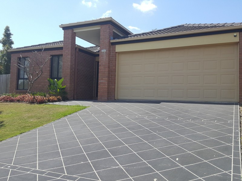 32 Gumleaf Drive, Molendinar QLD 4214