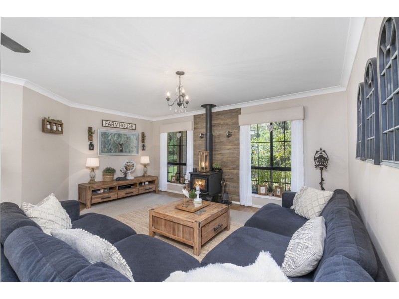 17 Lords Avenue, Mount Nathan QLD 4211