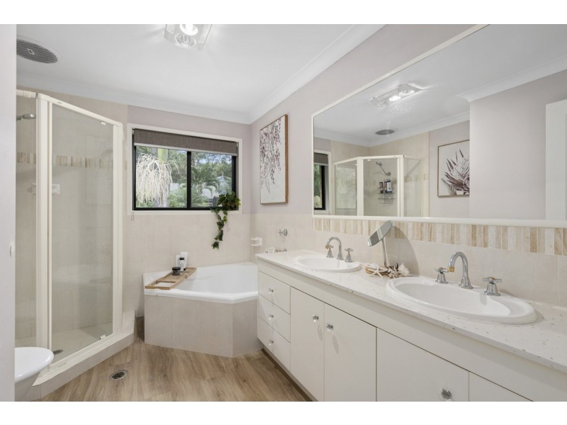 17 Lords Avenue, Mount Nathan QLD 4211