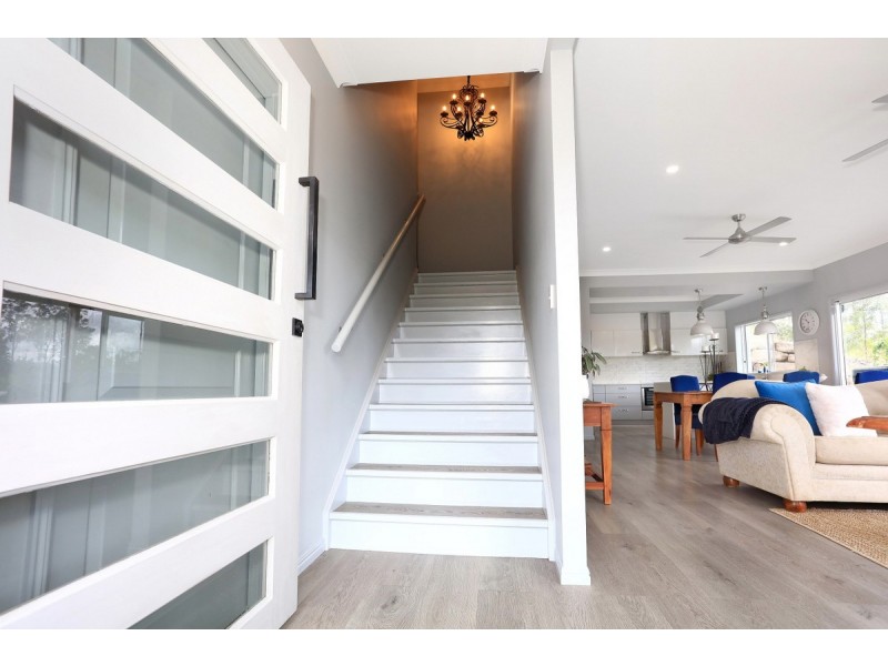 6 Valleyview Drive, Mount Nathan QLD 4211