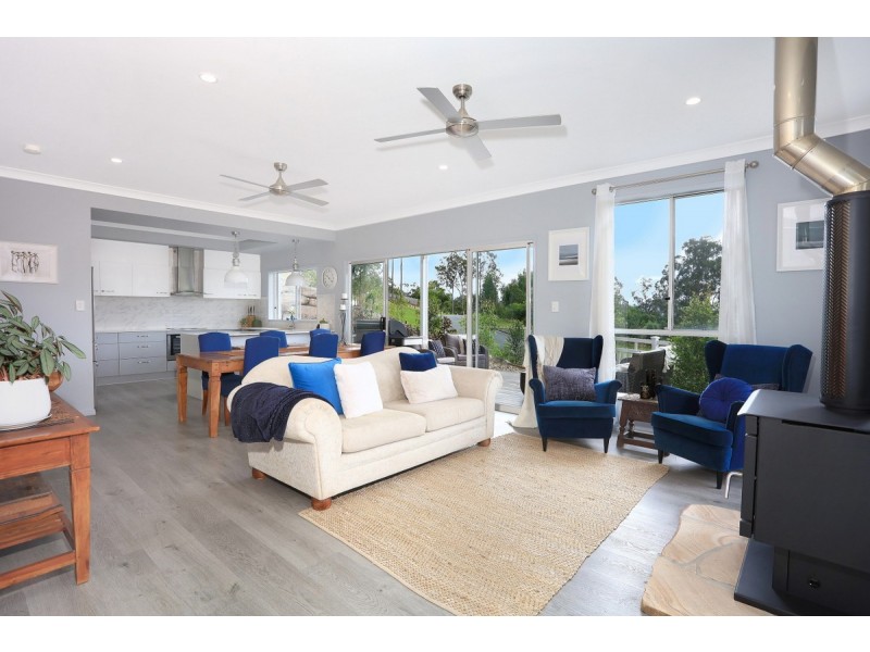 6 Valleyview Drive, Mount Nathan QLD 4211