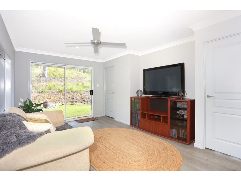 6 Valleyview Drive, Mount Nathan QLD 4211