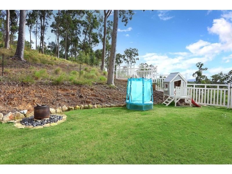 6 Valleyview Drive, Mount Nathan QLD 4211