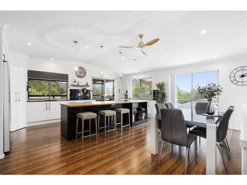 4 Jindabyne Court, Highland Park QLD 4211