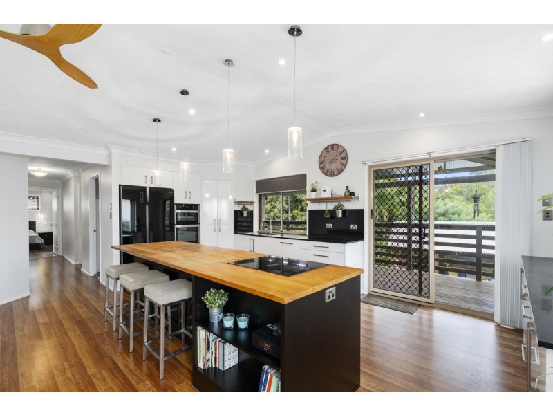 4 Jindabyne Court, Highland Park QLD 4211