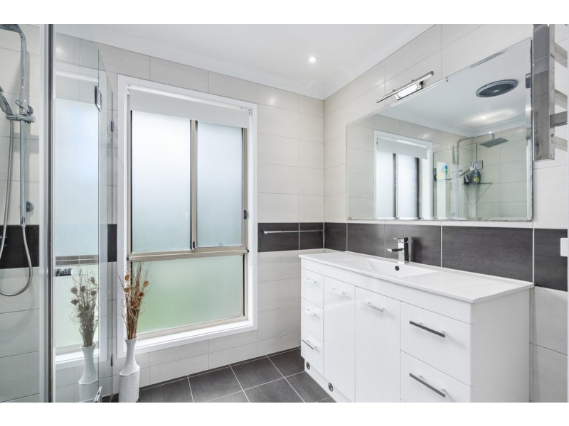 4 Jindabyne Court, Highland Park QLD 4211
