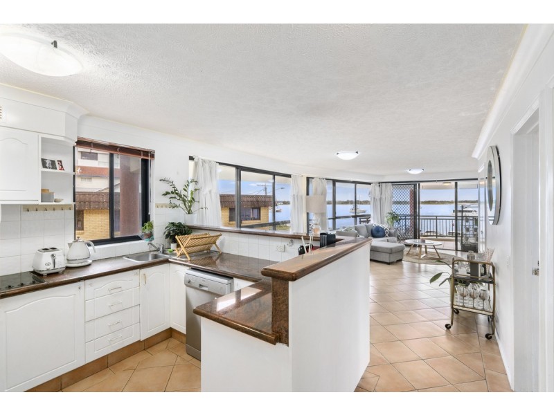 5/274 Marine Parade, Labrador QLD 4215