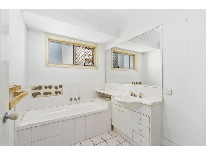 1/80 Paddington Drive, Carrara QLD 4211