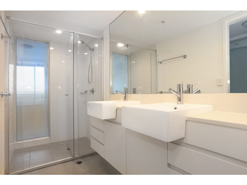 33105/9 Lawson Street, Southport QLD 4215