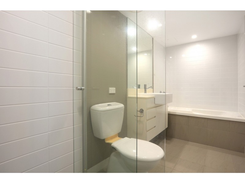 33105/9 Lawson Street, Southport QLD 4215