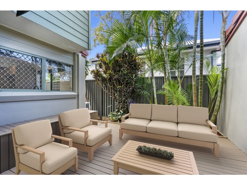 5/93 Whiting Street, Labrador QLD 4215