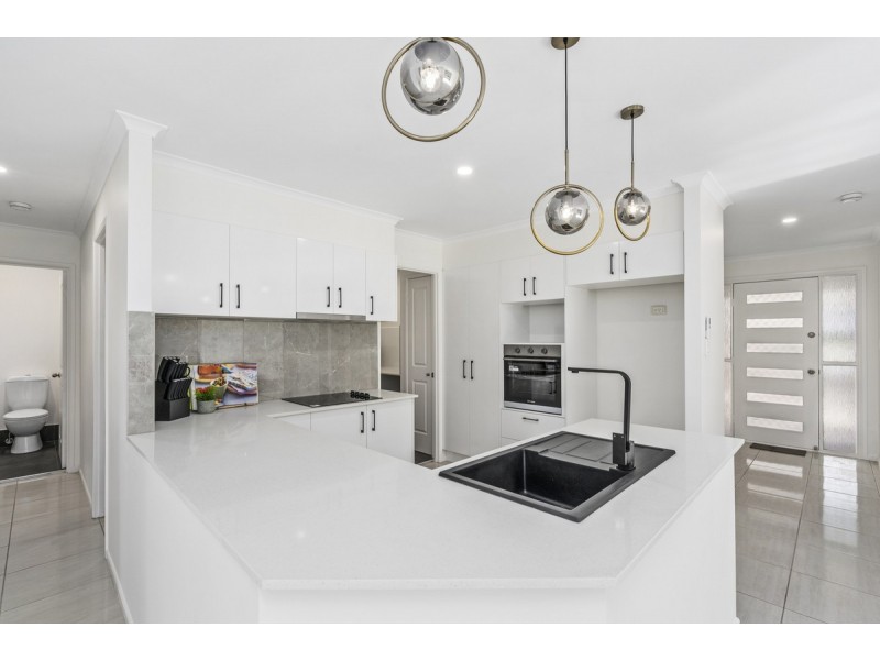 6 Bards Court, Nerang QLD 4211